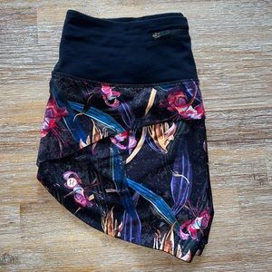 Lululemon Speed Up High Rise 2.5” shorts